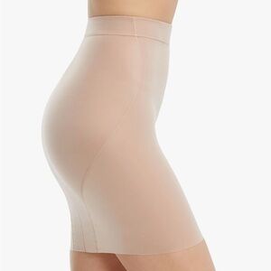 Women’s Spanx Smartgrip Half Slip Size Small NWOT